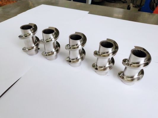 ZSE75 Co Memutar Suku Cadang Extruder Sekrup Ganda HRC58 - 62 Kekerasan