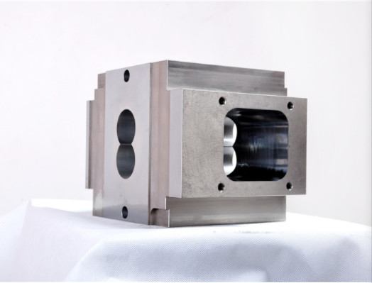 42CrMo Twin Screw Extruder Machine Parts CNC Machining Barrel tertutup oleh Joiner