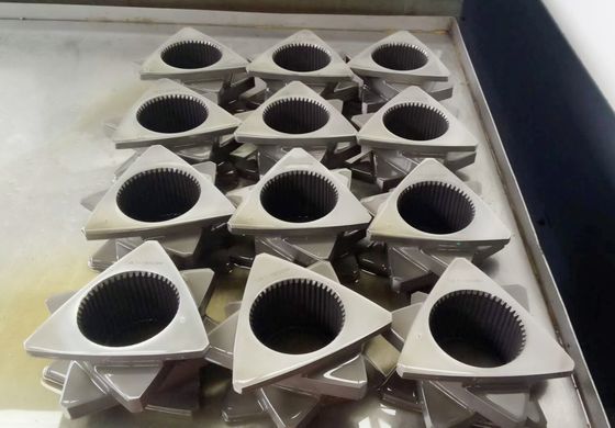 Ketahanan Korosi Kembar Sekrup Tinggi Bagian Extruder Sekrup Elemen Untuk TEX54